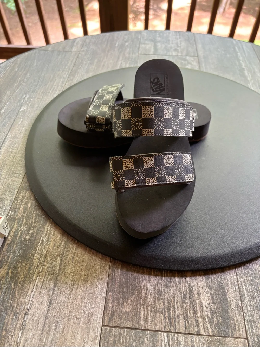VANS CAYUCAS BLACK/WHITE CHECKERED SLIDES SIZE 6.5
